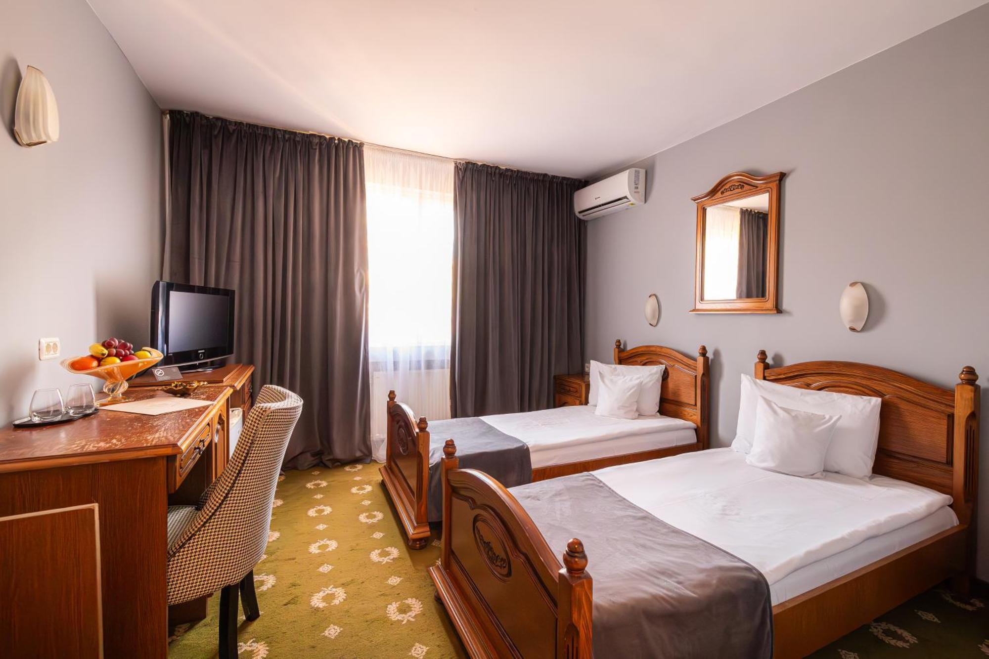 Hotel Brilliant Meses Zalău Exterior foto