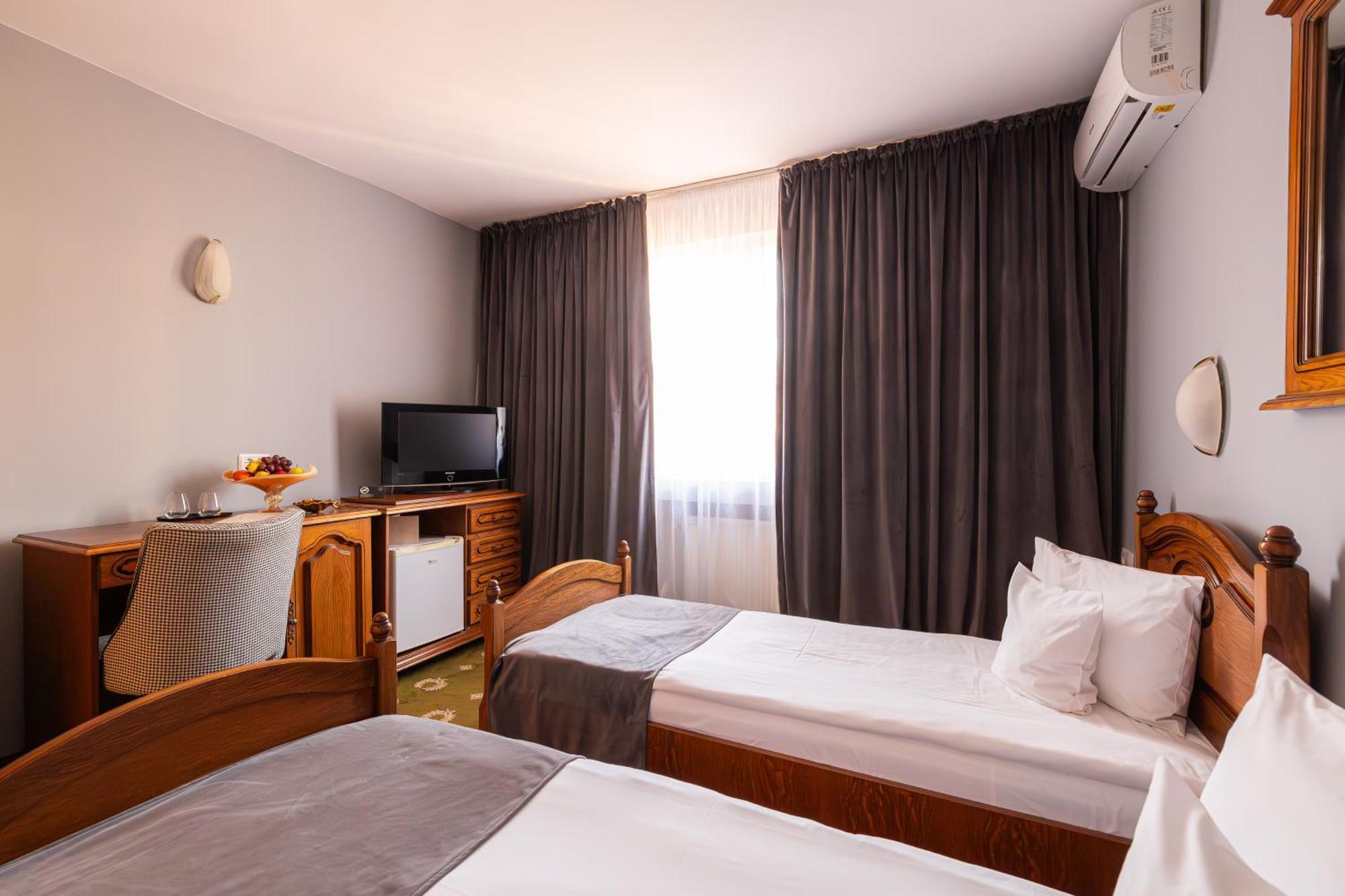 Hotel Brilliant Meses Zalău Exterior foto