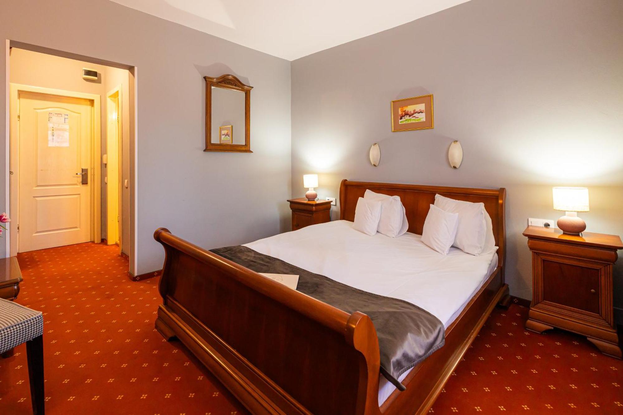 Hotel Brilliant Meses Zalău Exterior foto